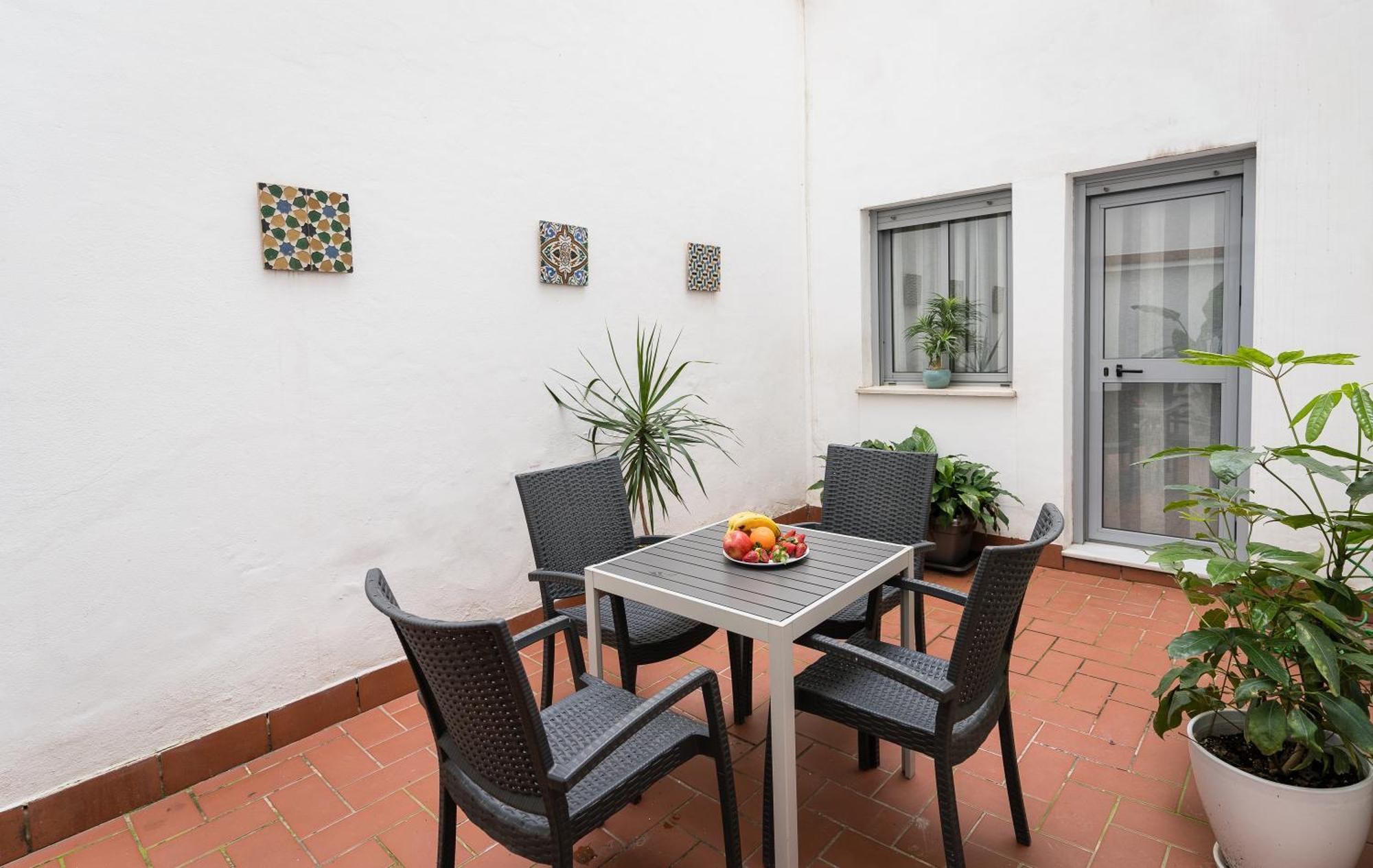 Apartamento Triana Deluxe Con Patio Privado Seville Exterior photo