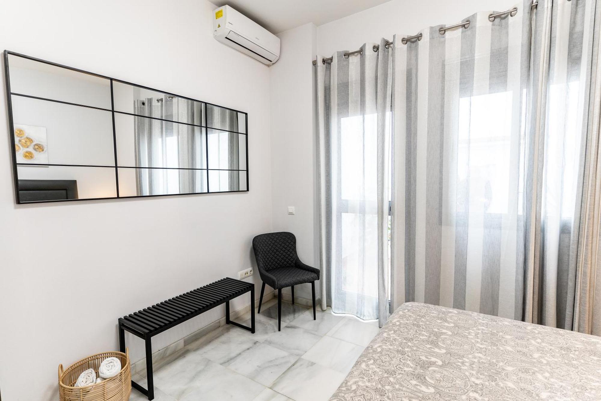 Apartamento Triana Deluxe Con Patio Privado Seville Exterior photo
